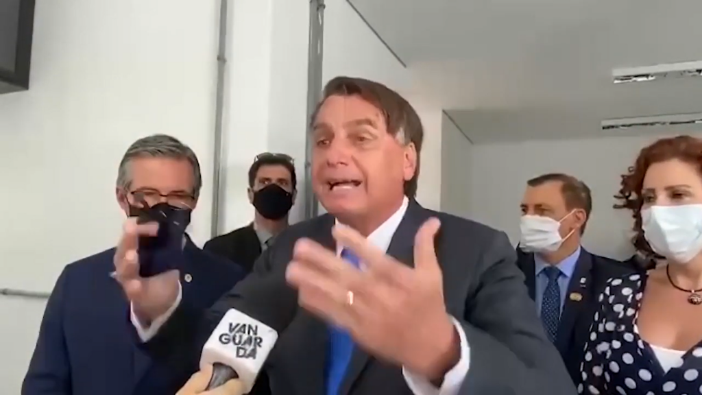 Furioso Bolsonaro Tira M Scara Manda Rep Rter E Equipe Calarem A Boca