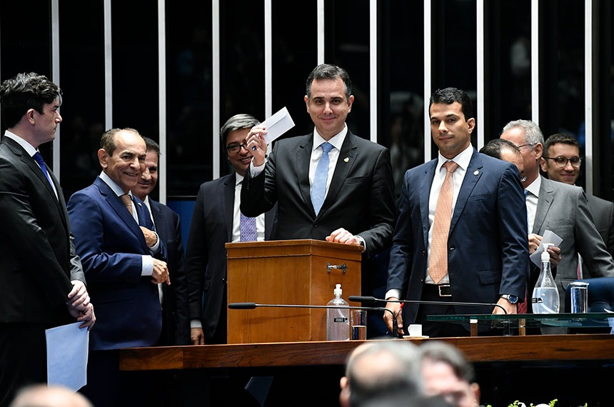 Rodrigo Pacheco é reeleito presidente do Senado Sinal News