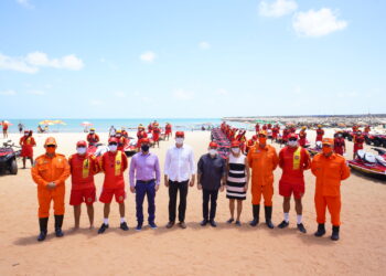 Governo do Estado faz entrega de equipamentos de segurança para Praias do Ceará; Aracati é um dos municípios beneficiados