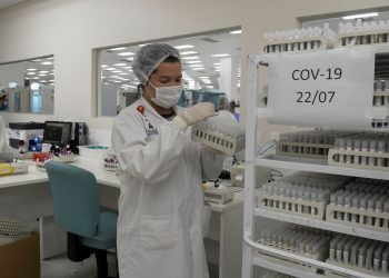 Brasil acumula 4,6 milhões de casos e 138,9 mil mortes por covid-19