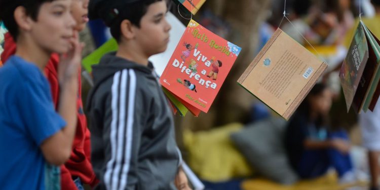 Livros ganham versão em diferentes formatos de leitura inclusiva
