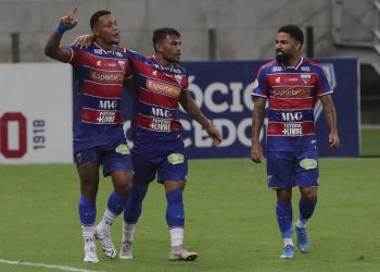 Ceni supera Sampaoli, e Fortaleza vence líder Atlético-MG