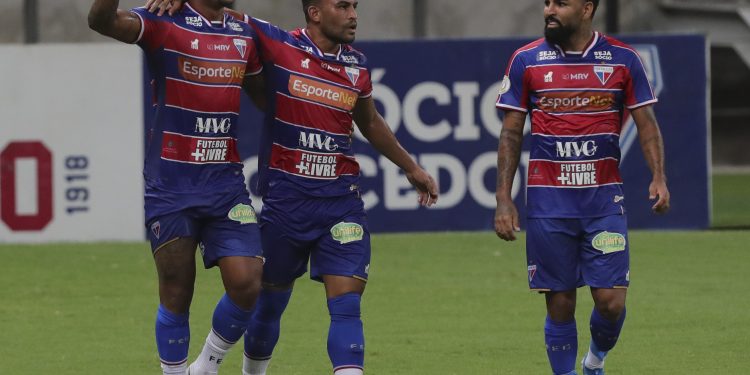 Ceni supera Sampaoli, e Fortaleza vence líder Atlético-MG