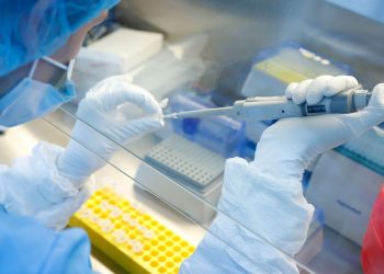 Rússia inicia transferência tecnológica para produzir vacina no Brasil