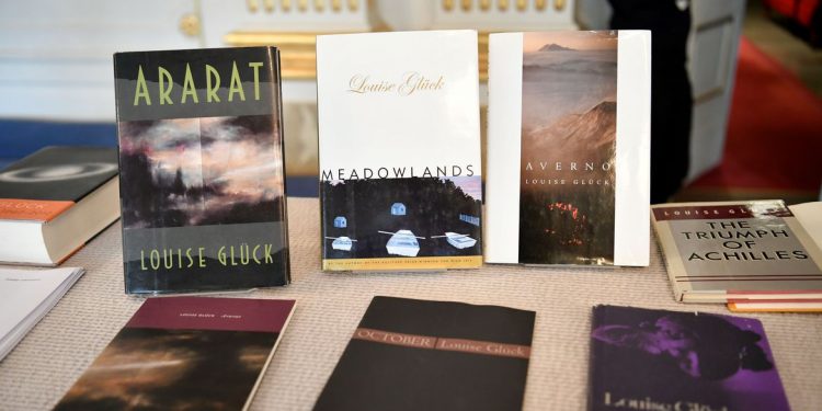 Poetisa norte-americana Louise Gluck ganha Prêmio Nobel de Literatura