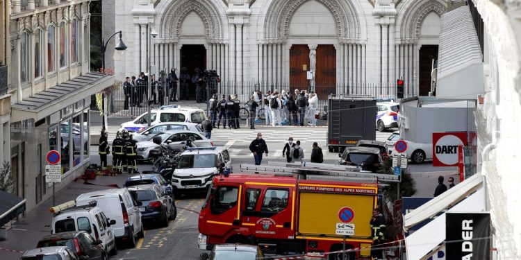Esfaqueamento no interior de uma igreja deixa três mortos, em Nice