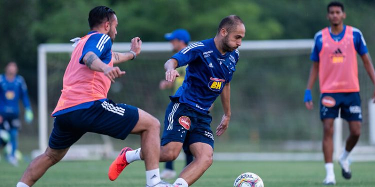 Cruzeiro faz pior 1º turno de um grande e tem missão árdua na Série B