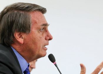 ‘Não tem aumento de imposto e ponto final’, diz Bolsonaro