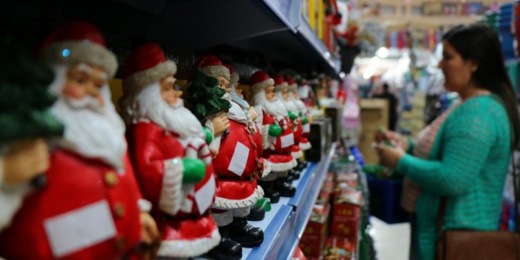 CNC aponta que Ceará irá gerar 2,7 mil empregos temporários para o Natal; Aracati espera aumento nas contratações