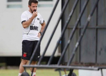 Vasco demite o técnico Ramon Menezes