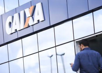Caixa abre 772 agências hoje para pagar saque emergencial do FGTS