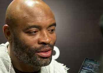 Perto de adeus no UFC, Anderson Silva resiste a abandonar as lutas