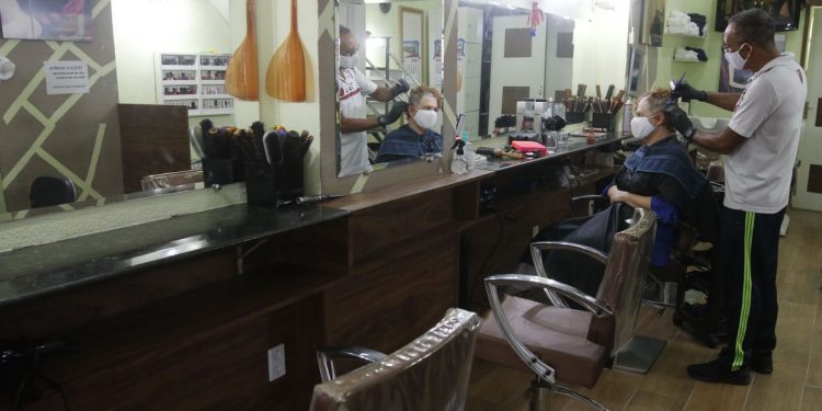 Número de empresas em funcionamento cresce em 252,8 mil em um mês