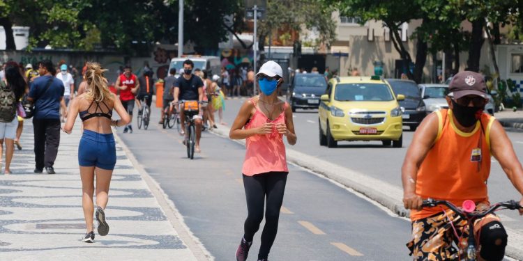 Covid-19: Brasil chega a 4,9 milhões de casos confirmados