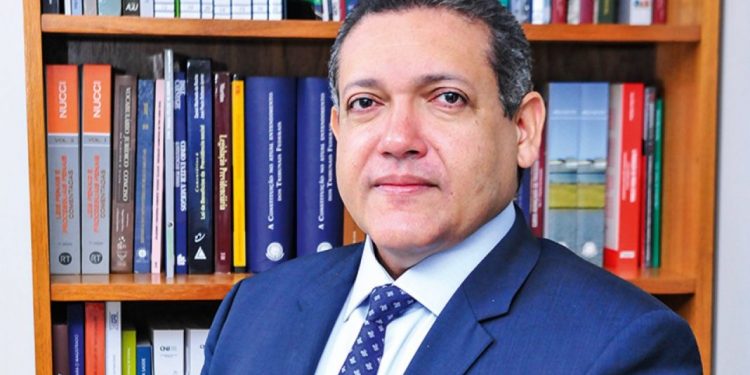 Bolsonaro nomeia Kassio Nunes Marques como ministro do STF