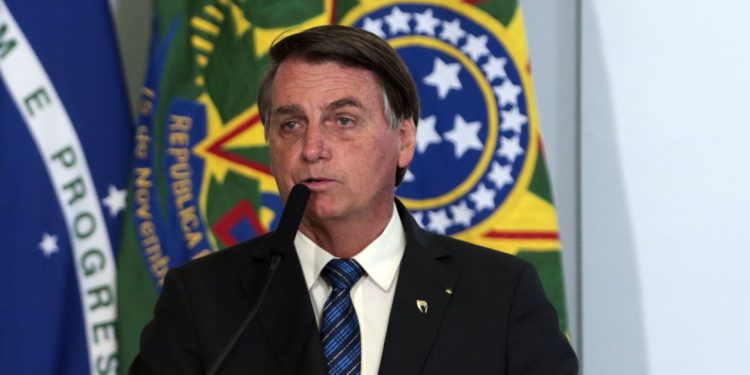Bolsonaro volta atrás e cancela decreto que privatiza postos de saúde do SUS