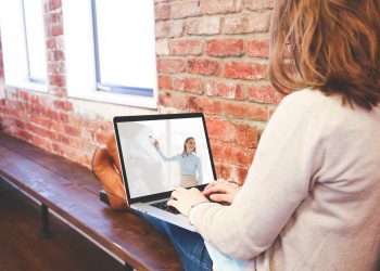 Mais da metade dos alunos de licenciaturas do país estão em cursos a distância