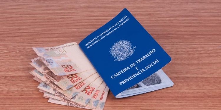 13º salário vai injetar R$ 215 bilhões na economia, diz Dieese