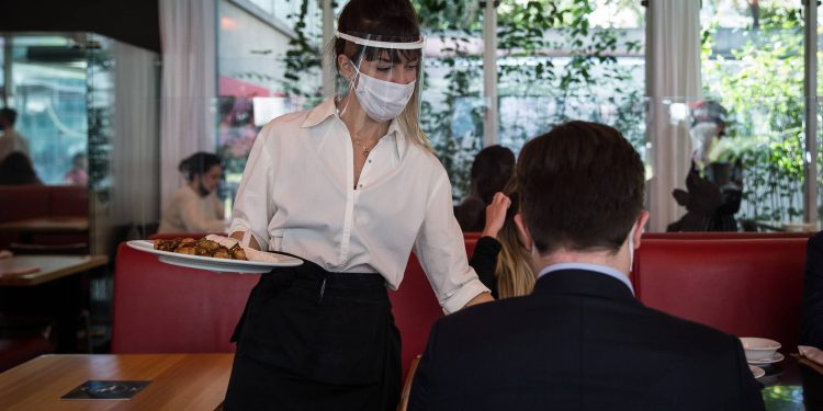 Serviços não recuperam perdas da pandemia apesar de alta em setembro