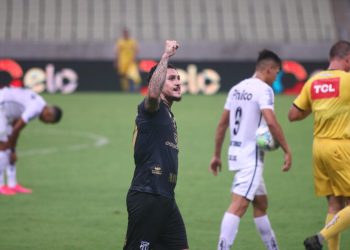 Com gol de Vina, Ceará bate Santos e avança na Copa do Brasil