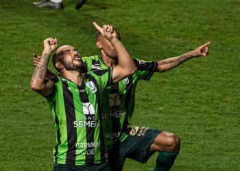 Corinthians só empata com América-MG e cai na Copa do Brasil