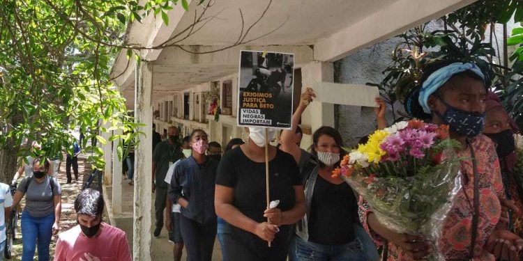 Beto Freitas é velado no RS com a aliança do casamento que estava marcado para dezembro