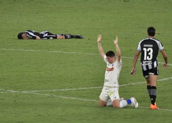 Fortaleza vence e afunda Botafogo na zona de rebaixamento