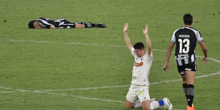 Fortaleza vence e afunda Botafogo na zona de rebaixamento