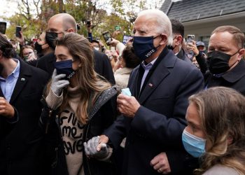 Apuração põe Biden perto da vitória; Trump intensifica contestação