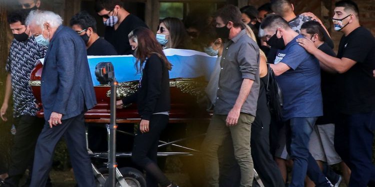 “Adios Diego”: Maradona é enterrado e mundo chora a perda