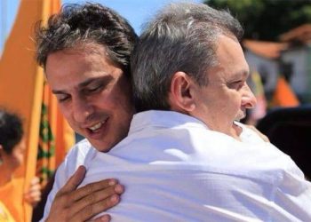Governador do Ceará, do PT, comemora vitória de aliado em Fortaleza