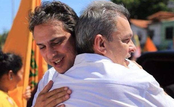 Governador do Ceará, do PT, comemora vitória de aliado em Fortaleza