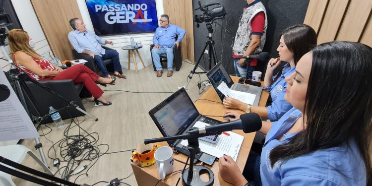 Prefeito reeleito de Aracati, Bismarck Maia, concede entrevista exclusiva à Sinal