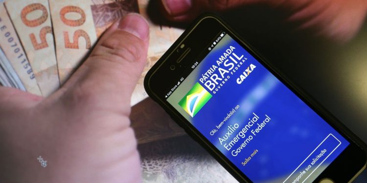 Contestação de cancelamento do auxílio de R$ 300 termina hoje