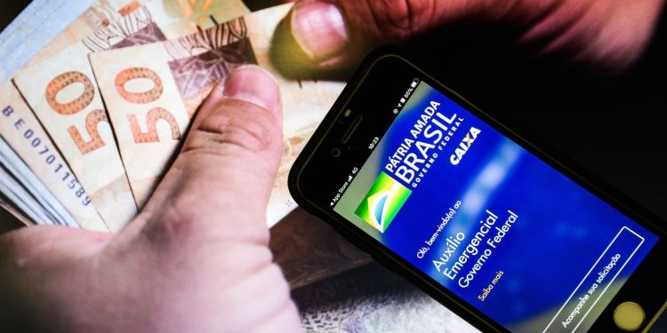 Nascidos em julho podem sacar auxílio emergencial hoje