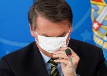 Máscara é último tabu a cair, diz Bolsonaro sobre prevenção contra a Covid-19