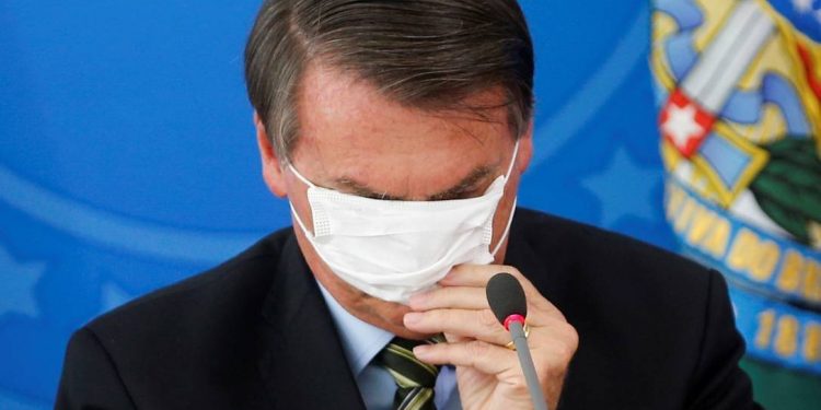 Máscara é último tabu a cair, diz Bolsonaro sobre prevenção contra a Covid-19