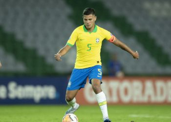 Casemiro é cortado e será substituído por Bruno Guimarães na seleção