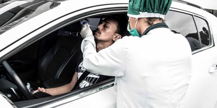 Covid-19: Brasil tem 5,87 milhões de casos e 166 mil mortes