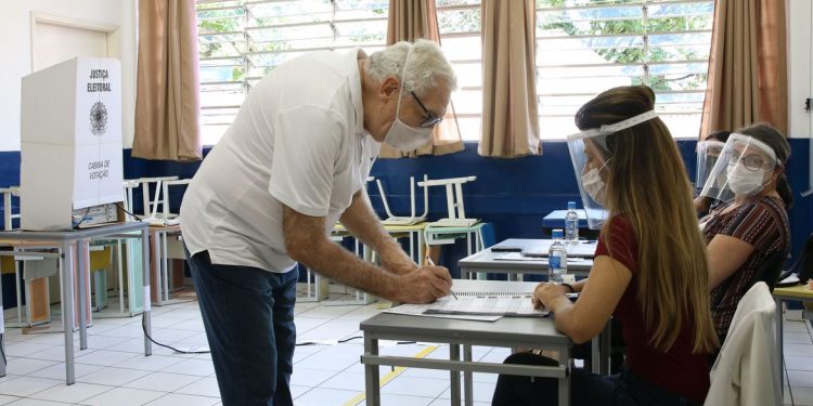 Eleitores de 57 cidades voltam às urnas neste domingo no segundo turno