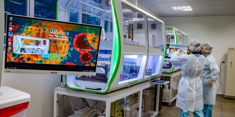 Casos acumulados de covid-19 no país chegam a 5,65 milhões