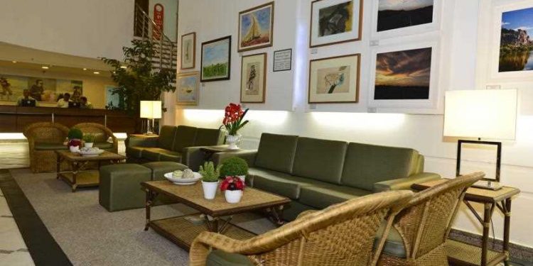 Fortaleza e cultura: Hotel Sonata de Iracema lança exposição com obras de 24 artistas