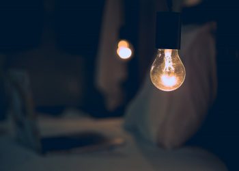 Conta de luz fica mais cara com volta de tarifa extra nesta terça (1º)