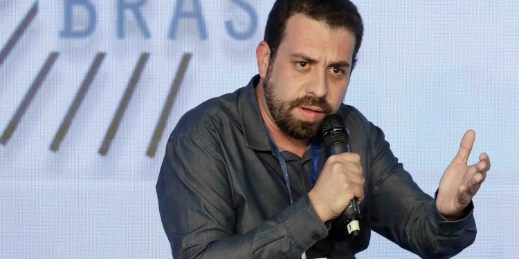 Boulos recebe diagnóstico de Covid e inicia isolamento; debate da Globo é cancelado