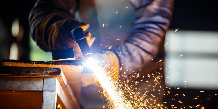 Indústria cresce 2,6% em setembro e elimina perdas na pandemia