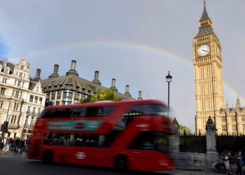 Inglaterra retoma lockdown após casos de covid-19 passarem de 1 milhão