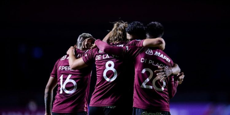 São Paulo vence Lanús, mas leva gol nos acréscimos e cai na Sul-Americana