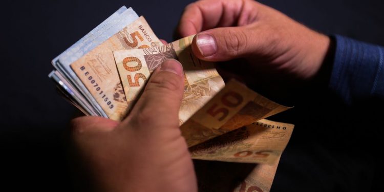 Inflação oficial sobe para 0,86% em outubro, diz IBGE