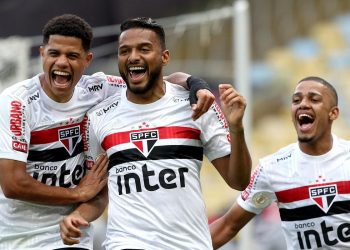 São Paulo goleia Flamengo no Maracanã