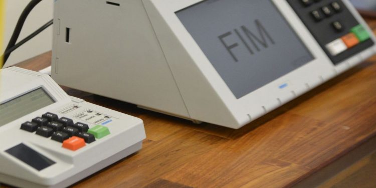 Para fazer tudo certo na urna, eleitor pode treinar pela internet